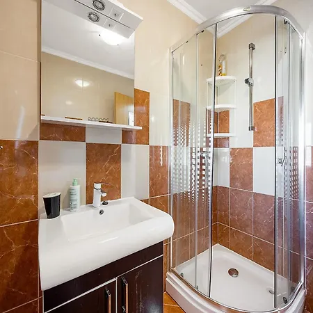 公寓 Apartment, 250m From The