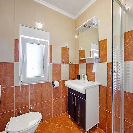 公寓 Apartment, 250m From The